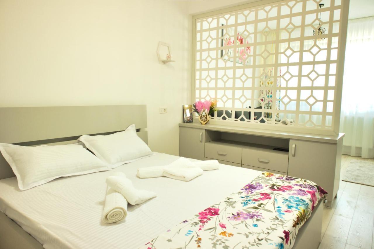 Cozy Flowers Studio - Fast Wi-Fi & Washer-Dryer Brassó Kültér fotó