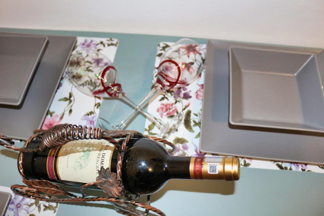 Cozy Flowers Studio - Fast Wi-Fi & Washer-Dryer Brassó Kültér fotó
